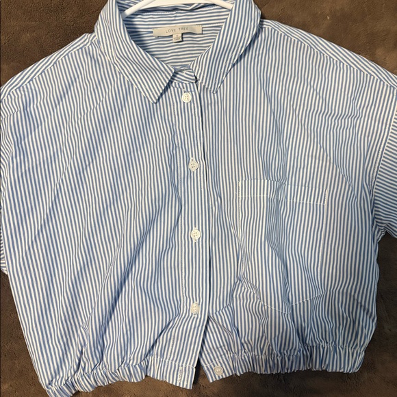 Semi cropped button down - Picture 2 of 4